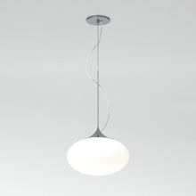 Load image into Gallery viewer, Zeppo Pendant Light in Detail.