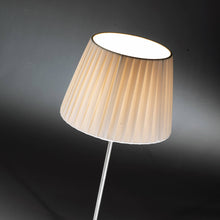 Load image into Gallery viewer, Royal T Table Lamp in Detail.