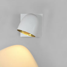 Load image into Gallery viewer, Speers W LED Wall Light in Detail.