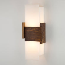 Load image into Gallery viewer, Acuo LED Wall Light in Detail.