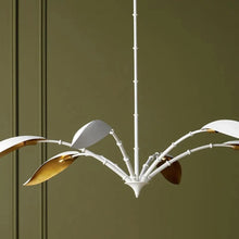 Load image into Gallery viewer, Yuriko Chandelier in Detail.
