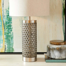 Load image into Gallery viewer, Fiore Table Lamp in Detail.