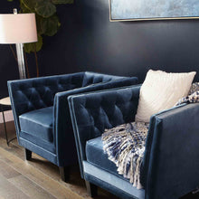 Load image into Gallery viewer, Quantom Table Lamp in living room.