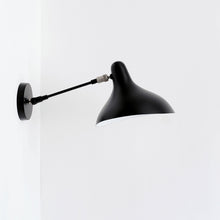 Load image into Gallery viewer, Mantis BS5 LED Wall Light in Detail.