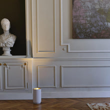 Load image into Gallery viewer, Tobo 140 Floor Lamp in living room.