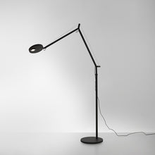 Load image into Gallery viewer, Demetra LED Floor Lamp in Detail.
