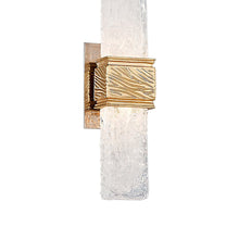 Load image into Gallery viewer, Freeze LED Wall Light in Detail.