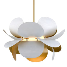 Load image into Gallery viewer, Ginger Pendant Light in Detail.