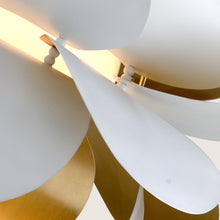 Load image into Gallery viewer, Ginger Pendant Light in Detail.