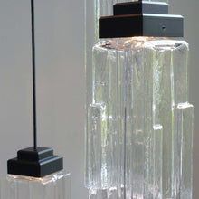 Load image into Gallery viewer, Ledgestone LED Linear Chandelier in Detail.