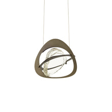 Load image into Gallery viewer, Venn Pendant Light in Detail.