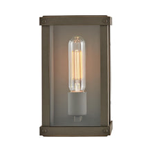 Load image into Gallery viewer, Beckham Outdoor Wall Light in Detail.