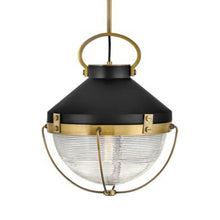 Load image into Gallery viewer, Crew Pendant Light in Detail.