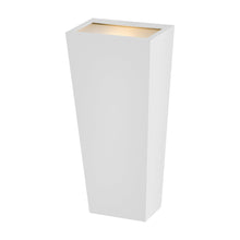 Load image into Gallery viewer, Cruz Outdoor Wall Light in Detail.