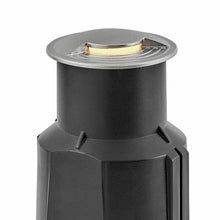 Load image into Gallery viewer, Flare Small Led Well Light in Detail.