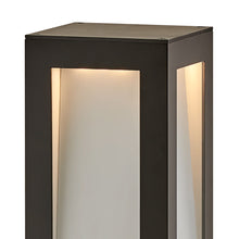 Load image into Gallery viewer, Taper LED Bollard in Detail.