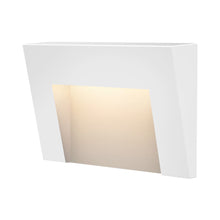 Load image into Gallery viewer, Taper LED Step Light in Detail.