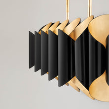 Load image into Gallery viewer, Banks Linear Pendant Light in Detail.