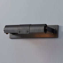 Load image into Gallery viewer, Oneonta Picture Light in Detail.