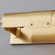 Load image into Gallery viewer, Oneonta Picture Light in Detail.