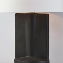 Load image into Gallery viewer, Wilson Table Lamp in Detail.