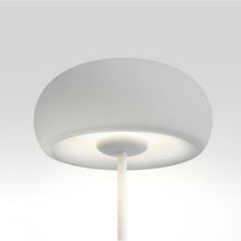 Load image into Gallery viewer, Vetra P LED Floor Lamp in Detail.