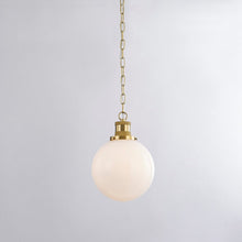 Load image into Gallery viewer, Beverly Pendant Light in Detail.