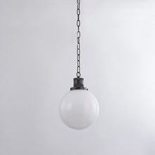 Load image into Gallery viewer, Beverly Pendant Light in Detail.
