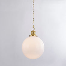 Load image into Gallery viewer, Beverly Pendant Light in Detail.