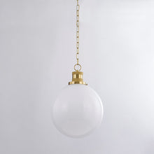 Load image into Gallery viewer, Beverly Pendant Light in Detail.