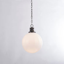 Load image into Gallery viewer, Beverly Pendant Light in Detail.