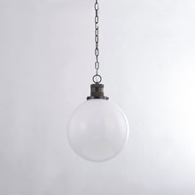 Load image into Gallery viewer, Beverly Pendant Light in Detail.