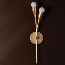 Load image into Gallery viewer, Elsa Wall Light in Detail.