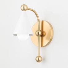 Load image into Gallery viewer, Hikari Bath Wall Light in Detail.