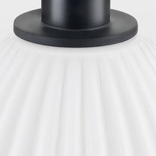 Load image into Gallery viewer, Haisley Pendant Light in Detail.