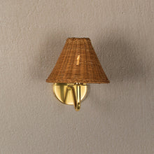 Load image into Gallery viewer, Issa Wall Light in Detail.