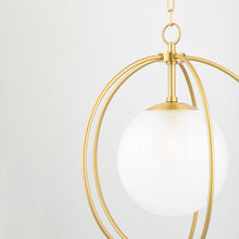 Load image into Gallery viewer, Lyla Pendant Light in Detail.