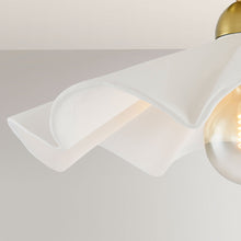 Load image into Gallery viewer, Maisie Pendant Light in Detail.
