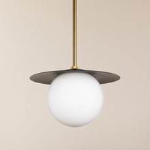 Load image into Gallery viewer, Marlene Pendant Light in Detail.