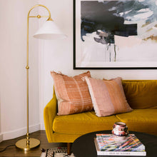 Load image into Gallery viewer, Sang Floor Lamp in living room.