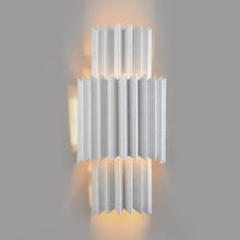 Load image into Gallery viewer, Moxy Wall Light in Detail.