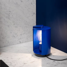 Load image into Gallery viewer, Pivotante à Poser Table Lamp in Detail.