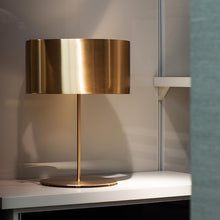 Load image into Gallery viewer, Switch Table Lamp in Detail.