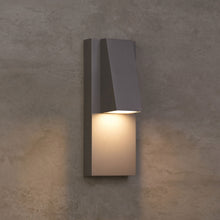 Load image into Gallery viewer, Peak Outdoor LED Wall Light in Detail.