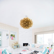 Load image into Gallery viewer, Pulse Pendant Light in living room.
