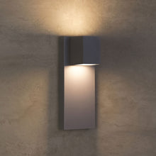 Load image into Gallery viewer, Quadrate Outdoor LED Wall Light - Additional image.