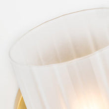 Load image into Gallery viewer, Ryan Bath Wall Light in Detail.