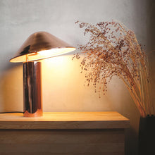 Load image into Gallery viewer, Damo Simple Table Lamp in Detail.