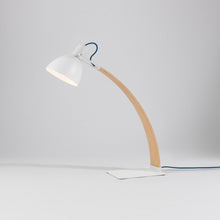 Load image into Gallery viewer, Laito Table Lamp in Detail.