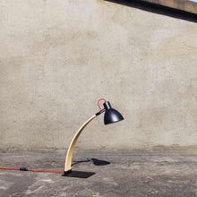 Load image into Gallery viewer, Laito Table Lamp in Detail.